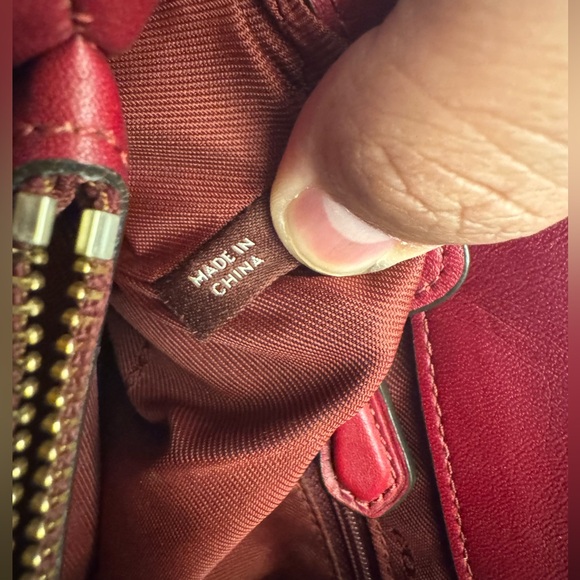 Dark red Coach bag

Used

Still has life to it

Send offers! - Picture 11 of 11